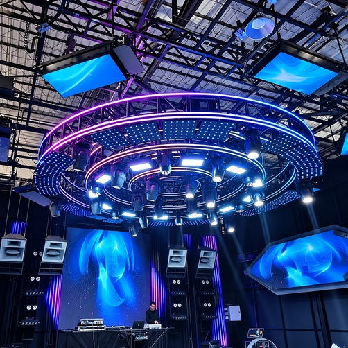 Hệ thống LED và ánh sáng trong không gian sân khấu