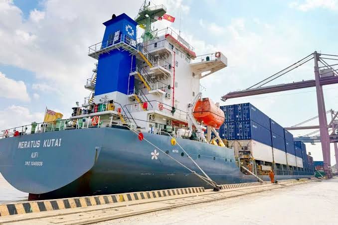 Hoạt động tàu container và vận tải biển quốc tế