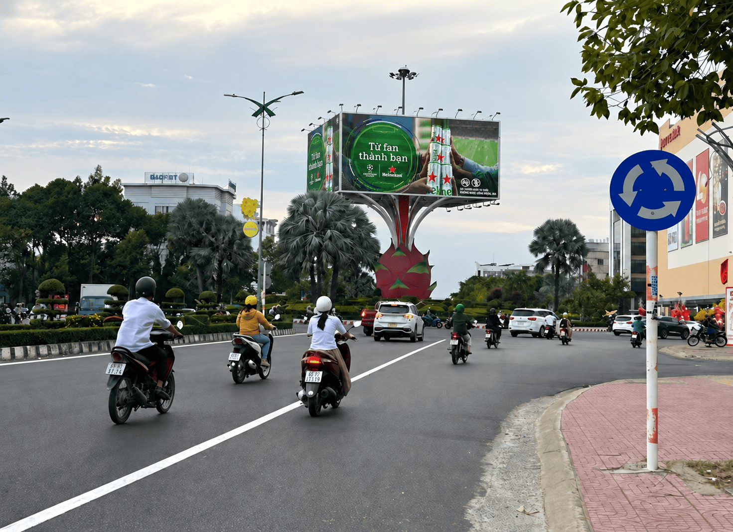 Pano tại vòng xoay đô thị