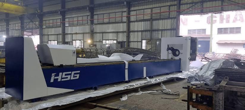Đầu cắt laser fiber 3015A đang gia công