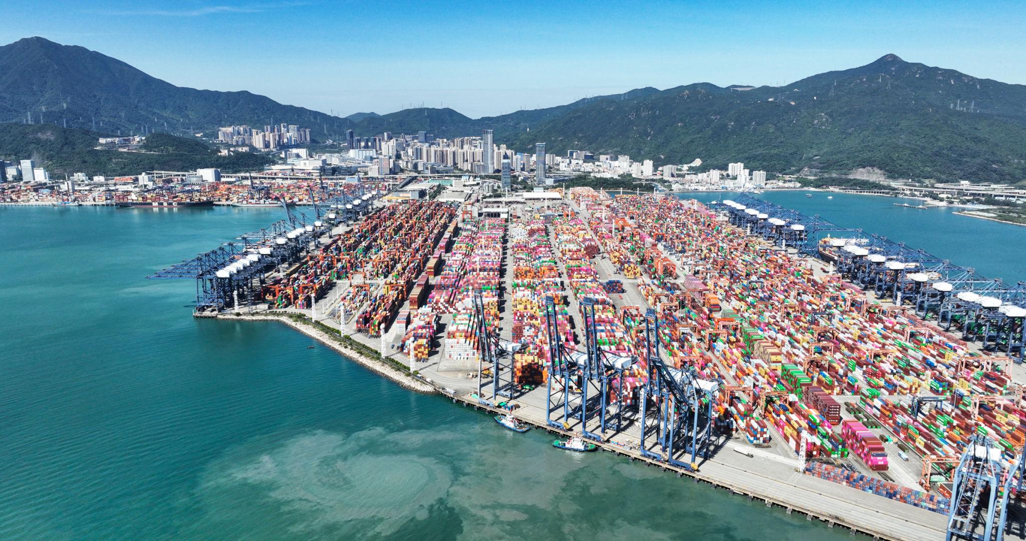 Hoạt động logistics và vận tải quốc tế