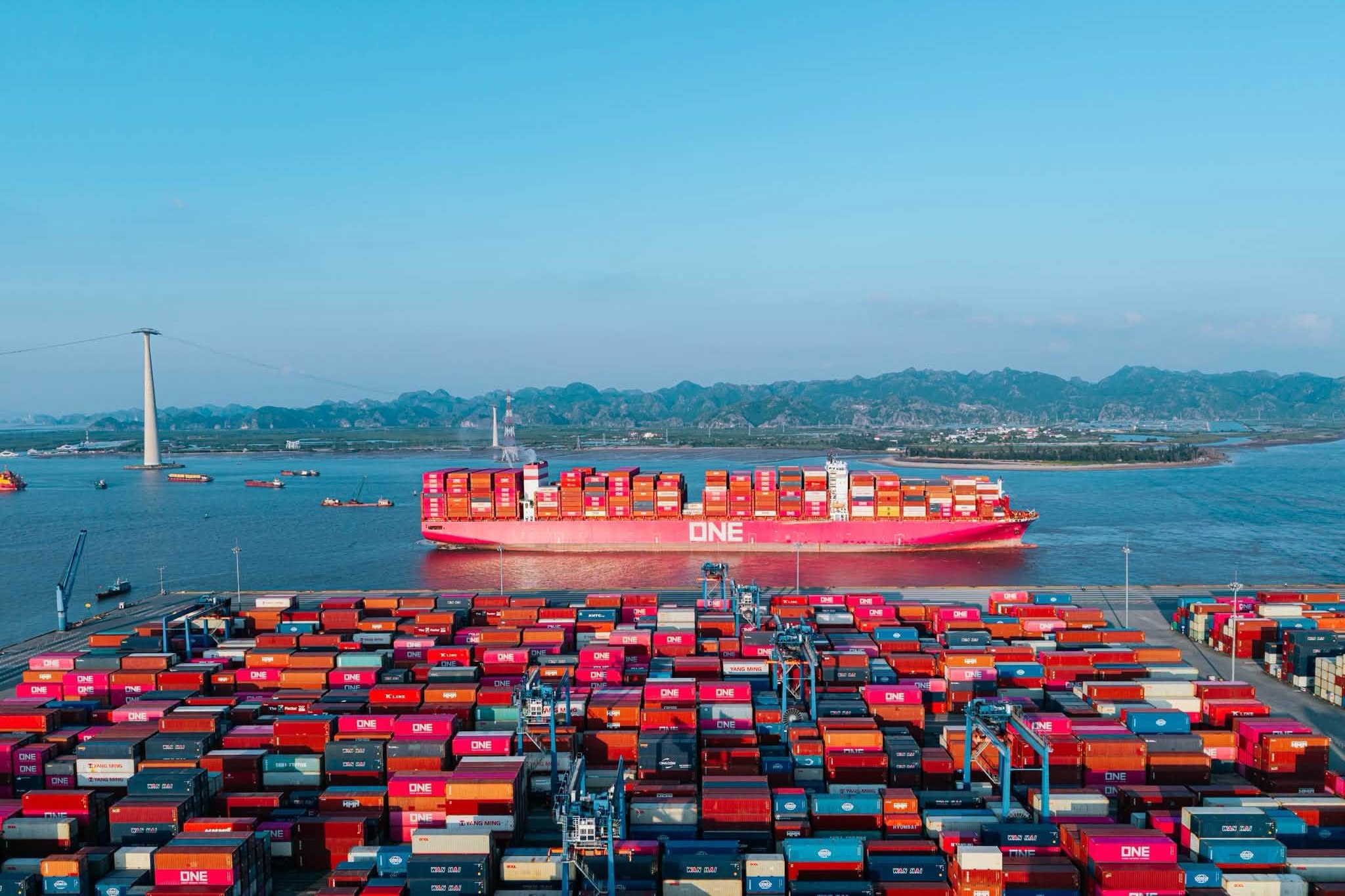 Hạ tầng logistics và vận tải hàng hóa