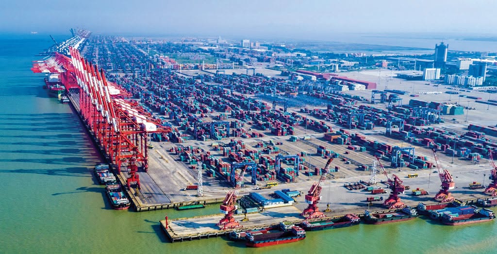 Hình minh họa Hình ảnh tư liệu thứ hai, minh họa bối cảnh mở rộng năng lực sản xuất và thiết bị hàng hải.