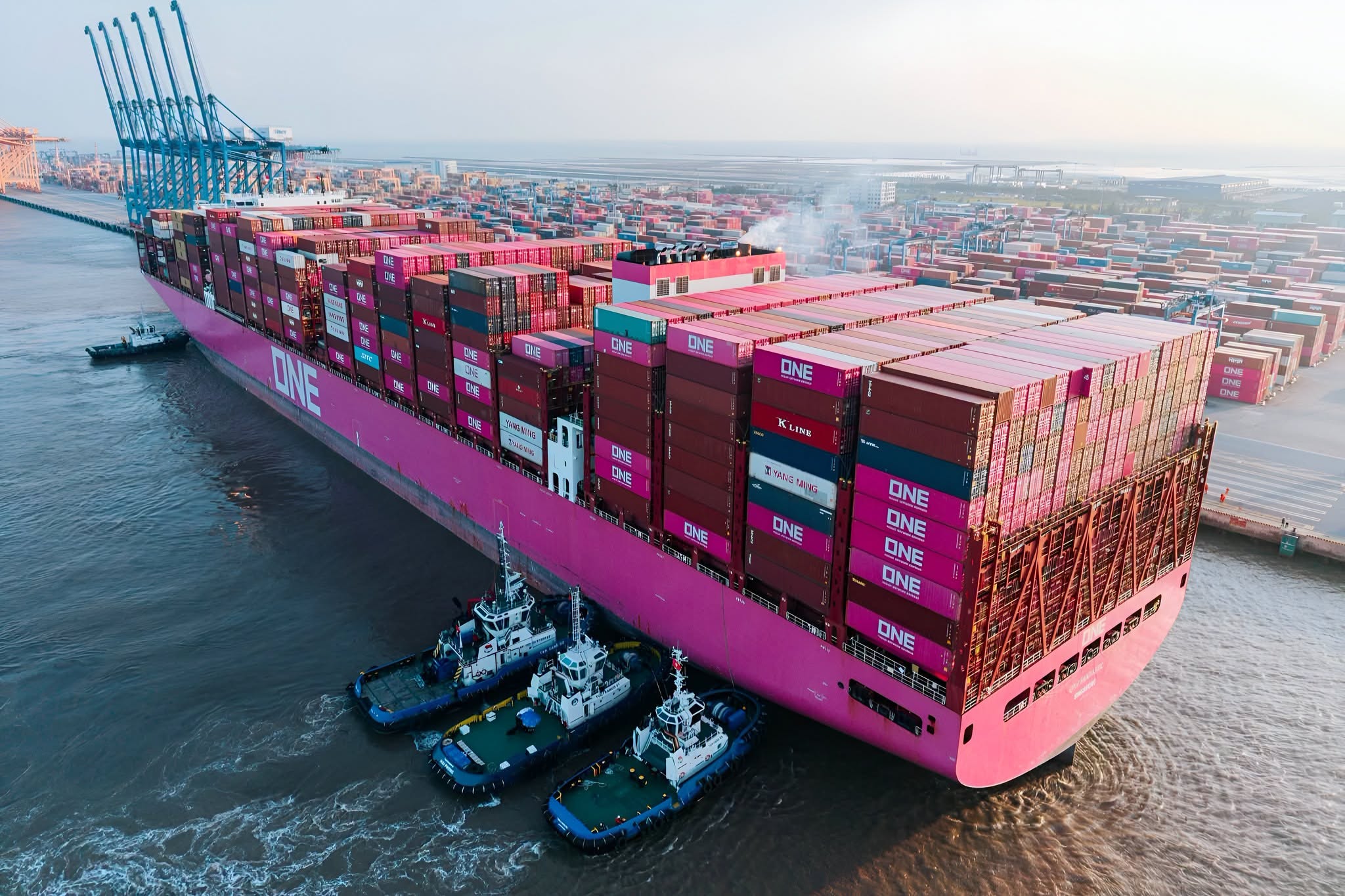 Hình ảnh minh họa về tổ chức vận tải và năng lực kết nối logistics.
