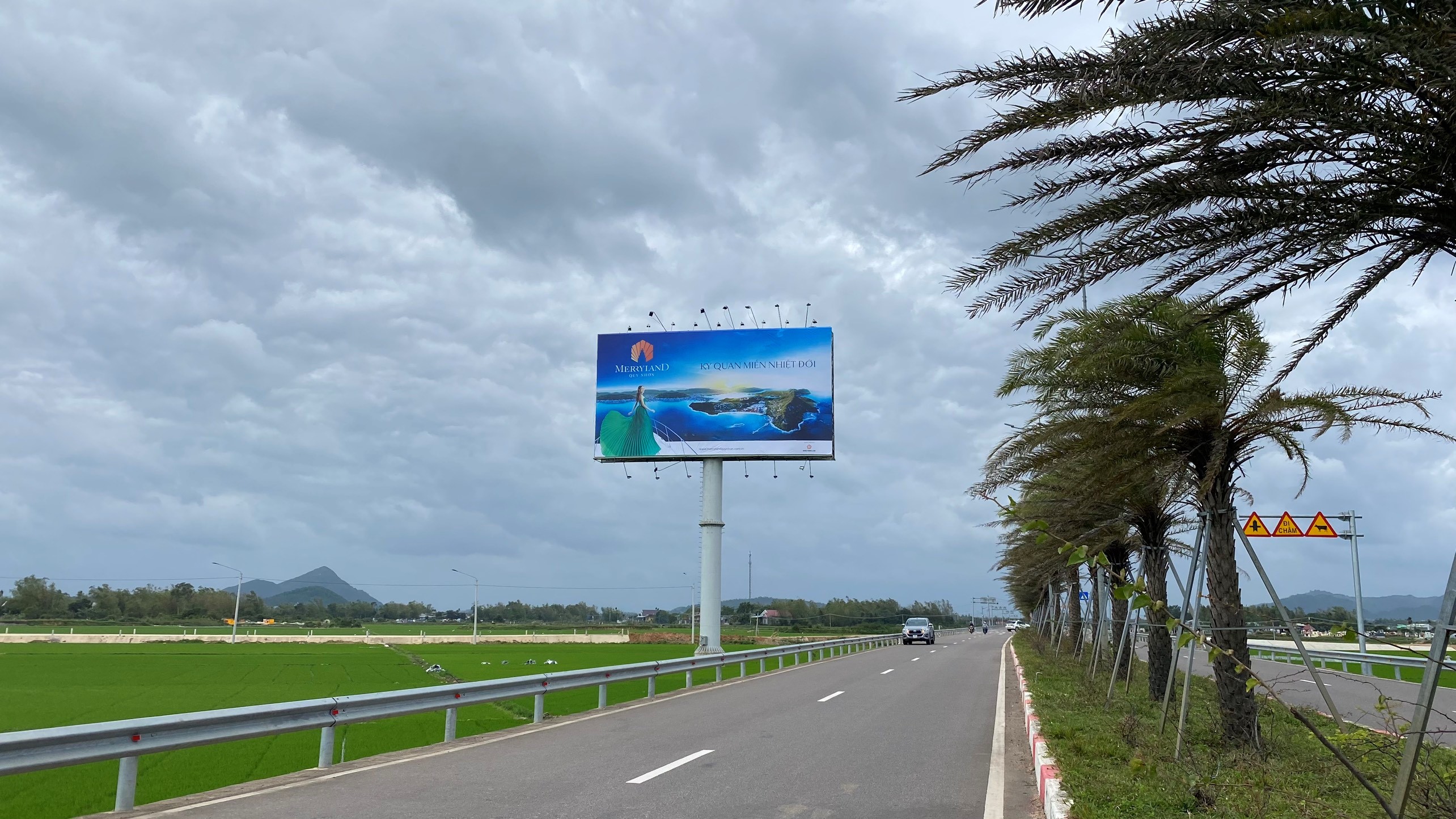 Billboard MerryLand trên tuyến