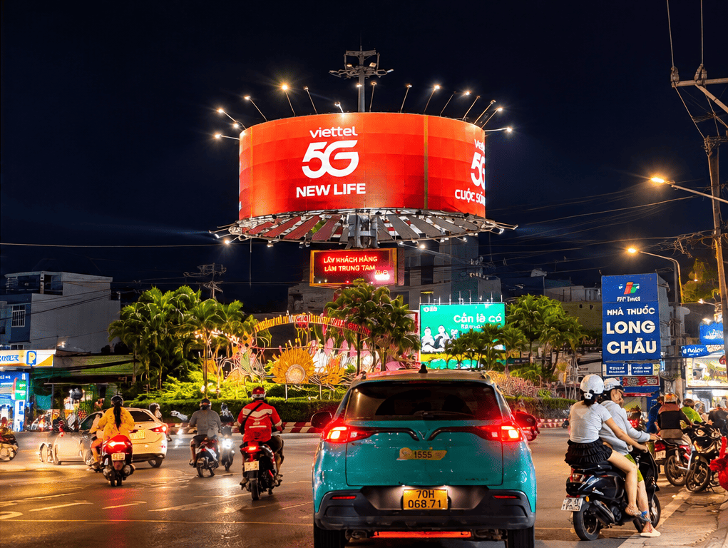 Không gian quảng cáo tại nút giao: thông điệp cần phù hợp với góc nhìn và hành trình di chuyển.