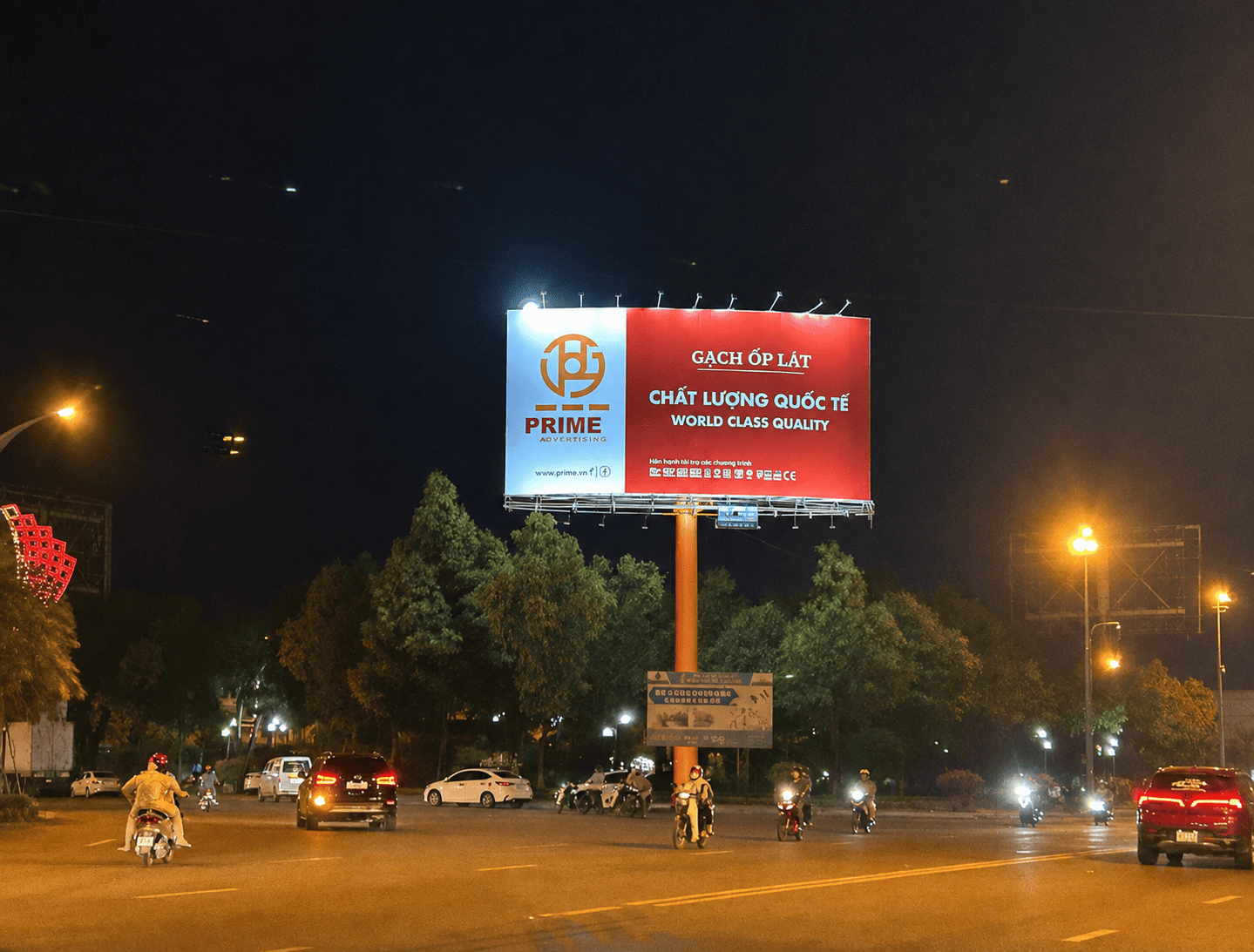 Pano quảng cáo ban đêm