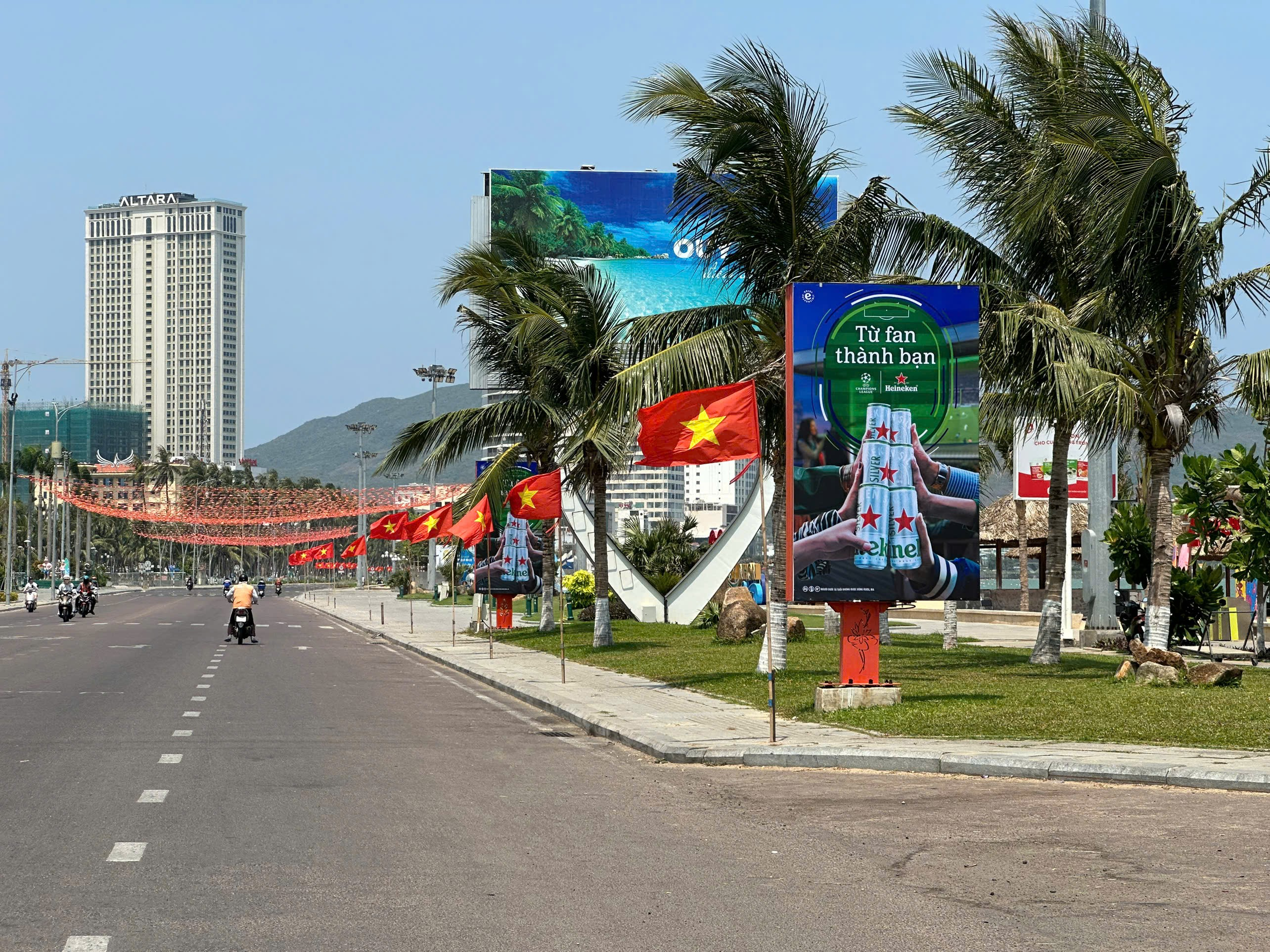 Hộp đèn mặt bạt Xuân Diệu