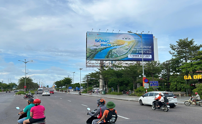 Billboard lớn tại nút giao thông đô thị