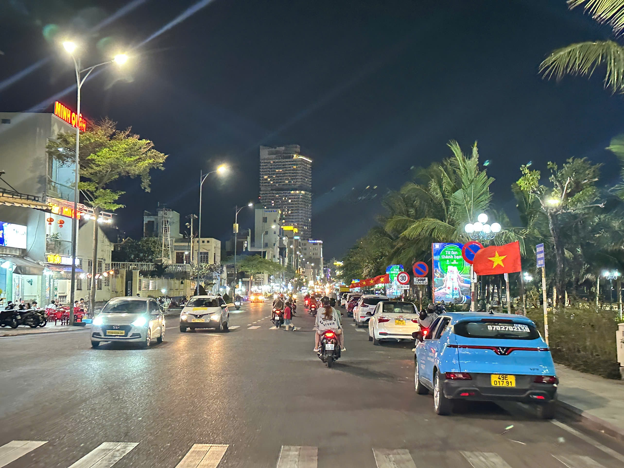 Hình ảnh hộp đèn Xuân Diệu 1