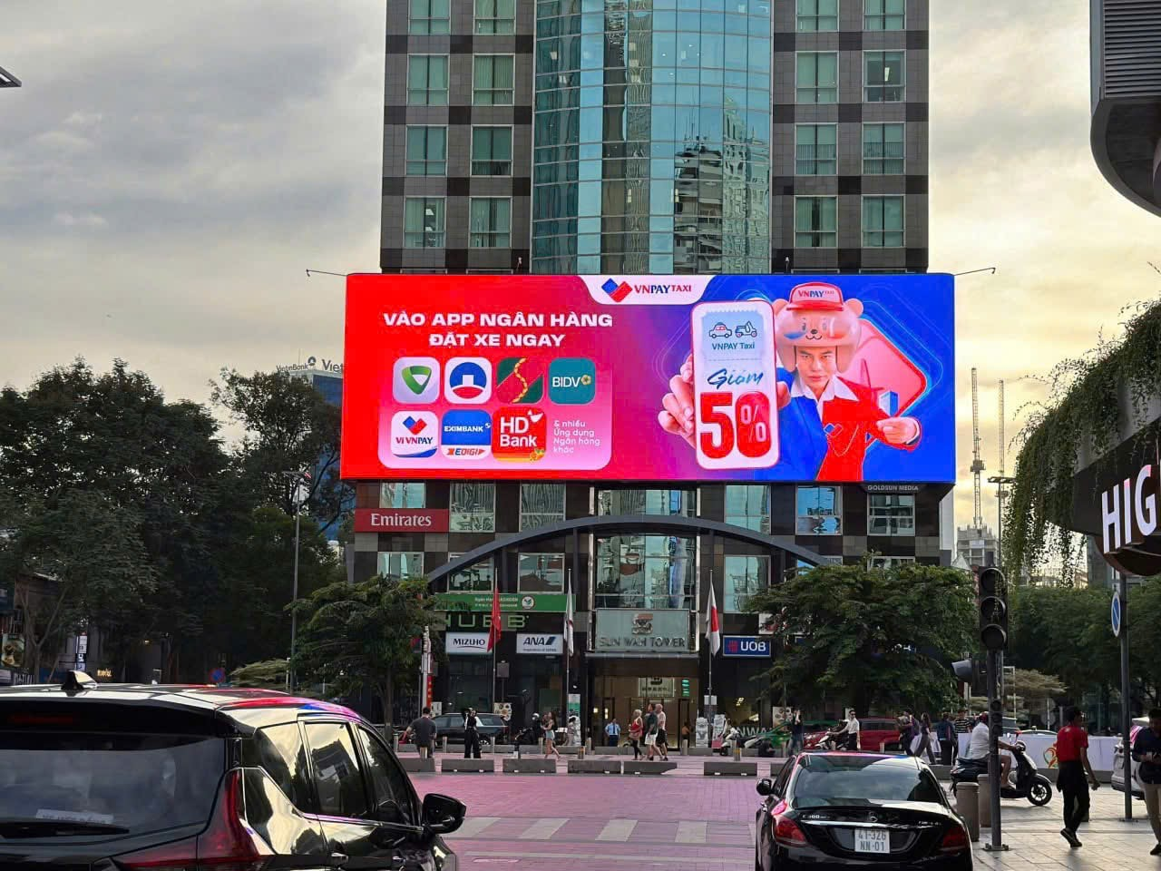 Billboard pano quảng cáo Tết 2027