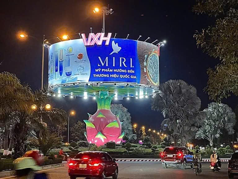 Màn hình LED DOOH trung tâm đô thị