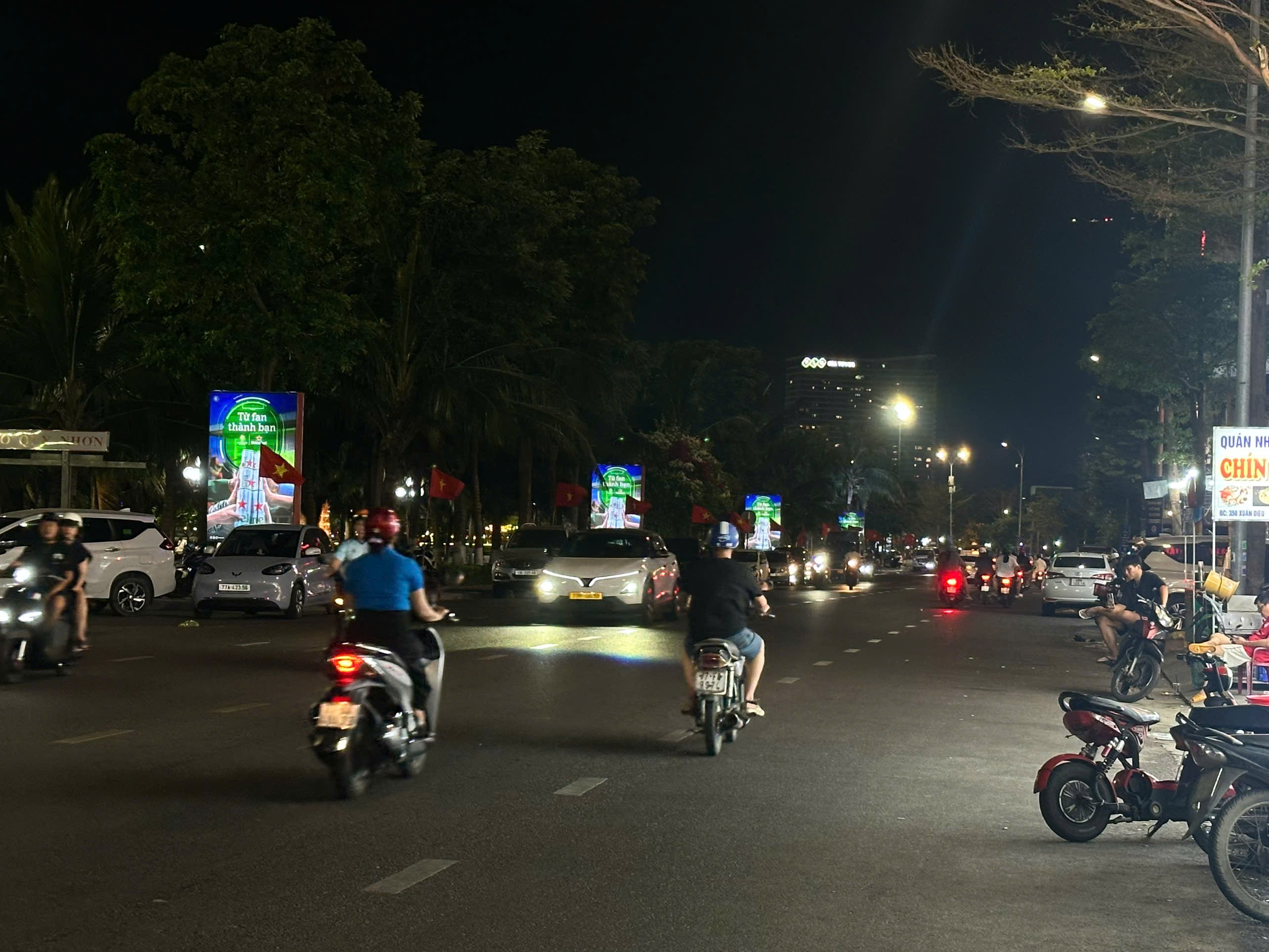 Hộp đèn ven biển Quy Nhơn