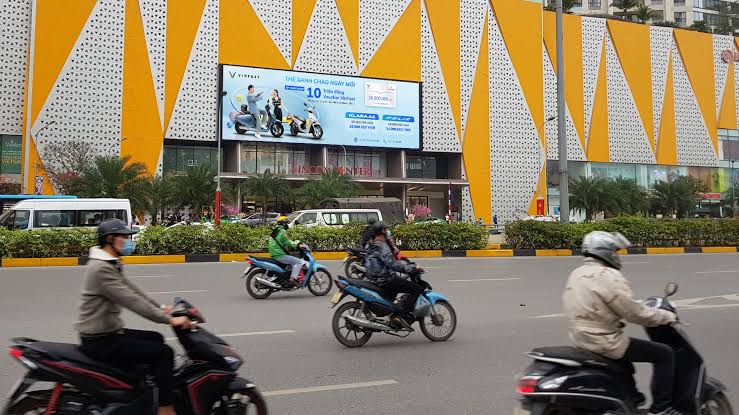 Màn hình LED ngoài trời – minh họa thiết bị trình chiếu phục vụ truyền thông và sự kiện.