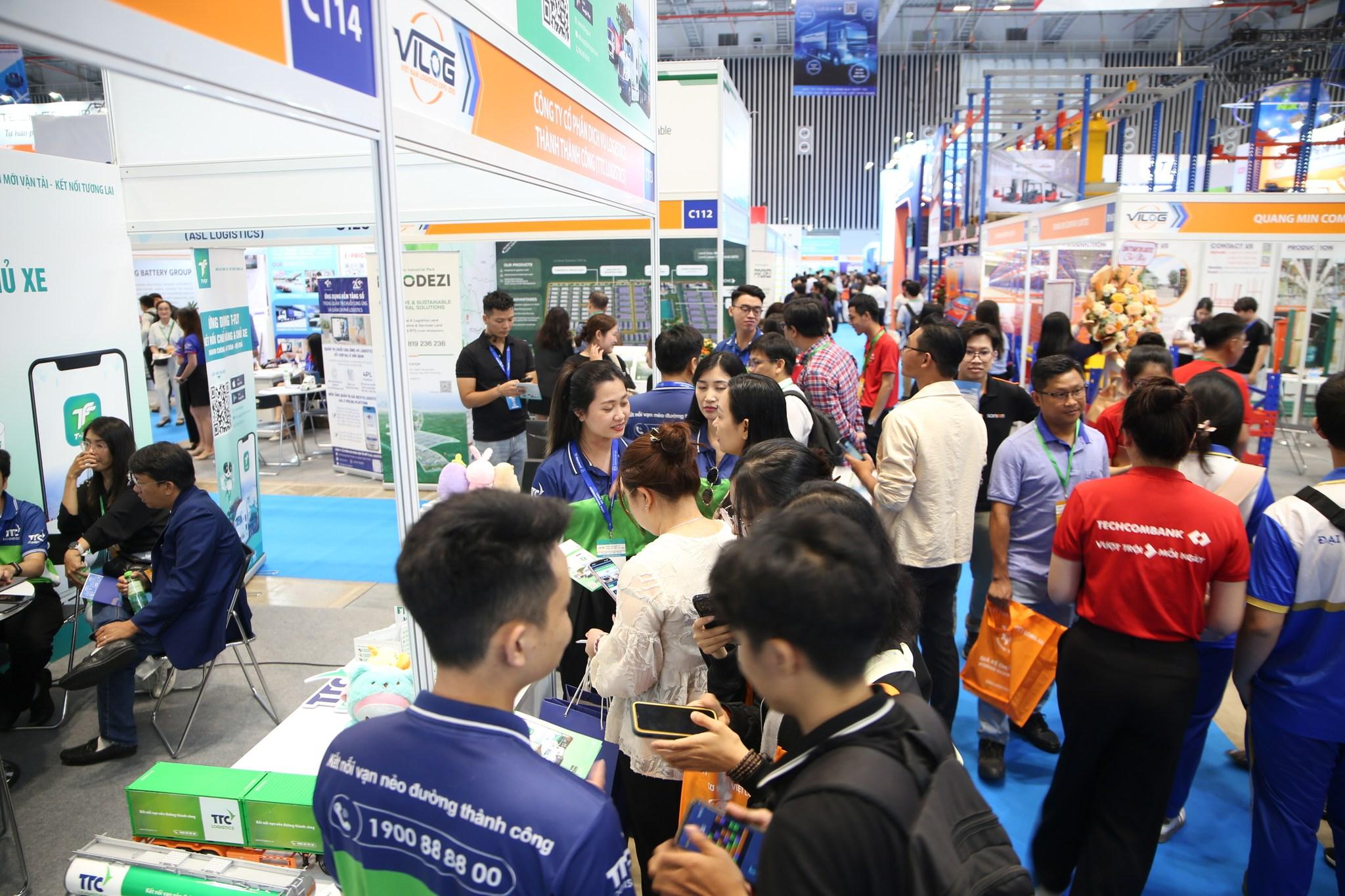 Doanh nghiệp tìm hiểu giải pháp tại triển lãm logistics