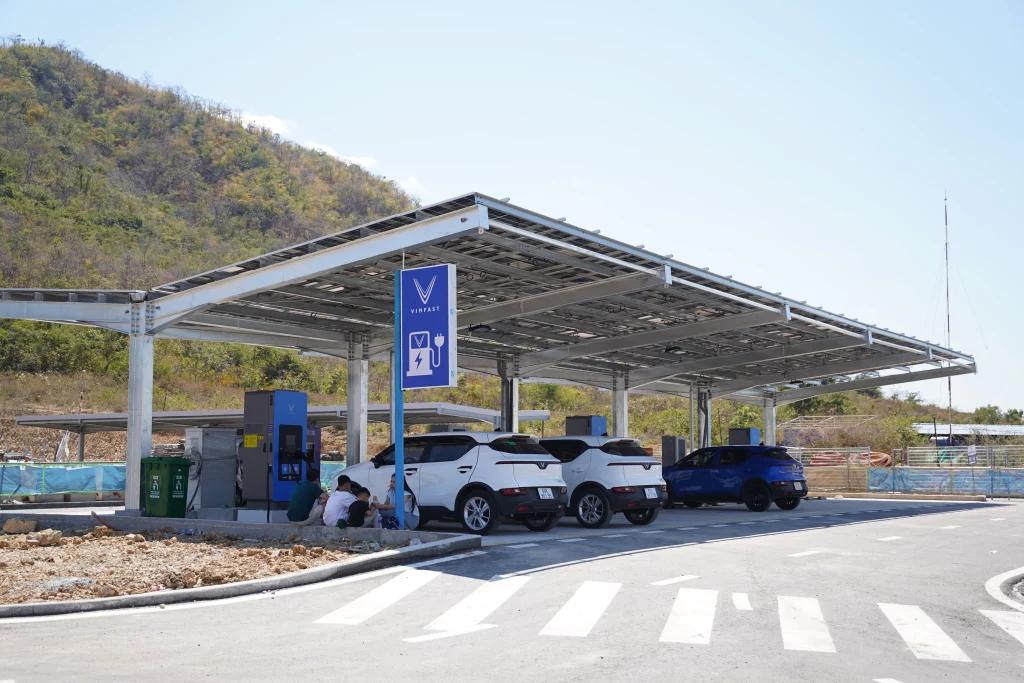 Điện mặt trời cho trạm sạc xe điện