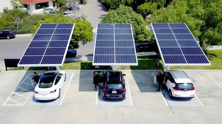 Solar trạm sạc xe điện thực tế tại Việt Nam