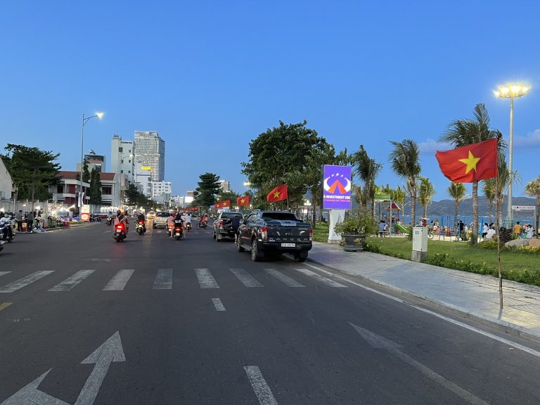 Hộp đèn quảng cáo ngoài trời AIG